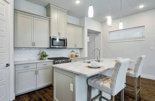 Vickery Meadow House | Spacious Dallas Townhome 3BR 10 Min to Downtown & DART