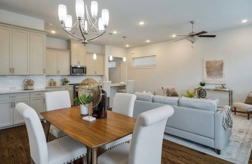 Vickery Meadow House | Spacious Dallas Townhome 3BR 10 Min to Downtown & DART