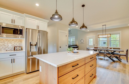 Tamarack Resort Cottage | Spacious Donnelly Family Home w/Private Hot Tub!