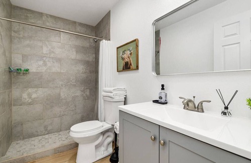 Pueblo Apartment | Spacious DT Pueblo Loft – Crew Ready!