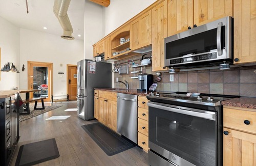 Estes Park Condo | Spacious Dtwn Estes Park Loft Condo: 4 Mi to RMNP
