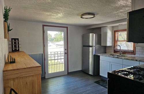 Des Moines House | Spacious Duplex by Fairgrounds & Downtown/Fire Pit