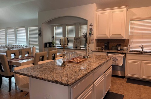 Midlothian House | Spacious Executive Retreat - Sleeps 8+