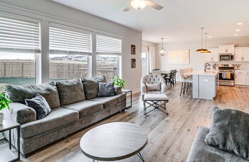 Ankeny House | Spacious Family Home ~ 13 Mi to Des Moines