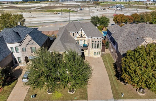 Allen House | Spacious Family Home with Heated Pool, Spa, Media Room & Pizza Oven