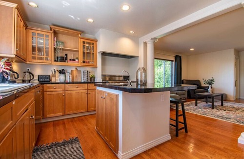South Seattle House | Spacious Family Retreat Near Seattle Stadiums