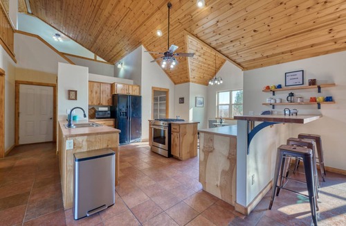 Joseph House | Spacious Farm House with Stunning Mountain Views