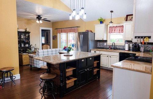 Squaw House | Spacious Farmhouse beautifully decorated waiting for laughs and memories