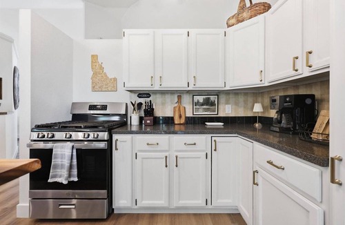 Garden City House | Spacious Foothills Retreat | Sleeps 10 | Horizon Views | Ping Pong | Gym Space | Minutes to Downtown