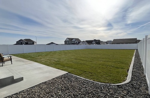 Pasco House | Spacious fully fenced yard, central location!