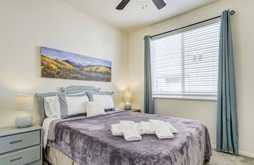 Fountain House | SPACIOUS Getaway★AC★Pikes Peak★K bed★POOL TABLE★AMAZON Colorado Springs★MILITARY