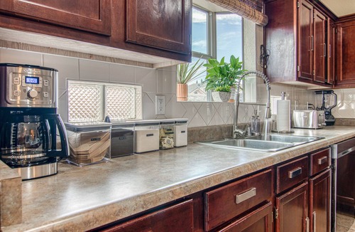 Biggs Field House | Spacious Haven with Outdoor Fun, 5 Bd Home, Primary King, EV Charger, Grill