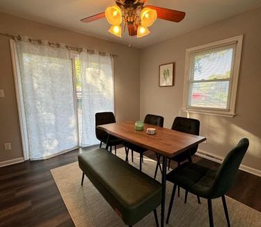 Marshall House | Spacious home, 5 mins to Missouri Valley College