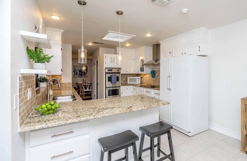 Royal Ridge House | Spacious Home Minutes From Everything - sleeps 10