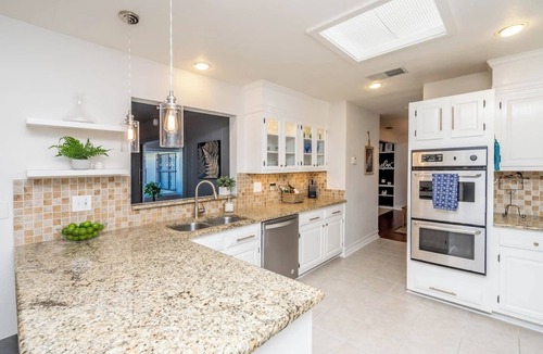 Royal Ridge House | Spacious Home Minutes From Everything - sleeps 10