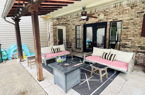 Terrell House | Spacious home on 10 acres with entertainment galore Pool table, ping pong n’more