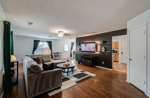 Houston House | Spacious Houston Retreat near IAH, Spring and The Woodlands