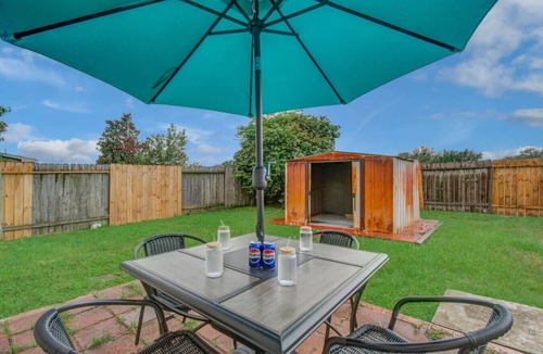 Houston House | Spacious Houston Retreat near IAH, Spring and The Woodlands