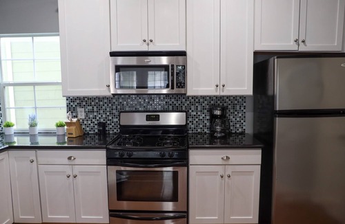 Shady Acres House | Spacious Houston Townhome 3bd/3.5ba