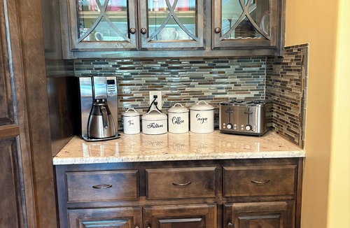 Kansas City House | Spacious KC Home Sleeps 7 4 Full Baths Free Parking 3,005 Sq Ft