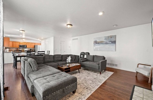 Longmont House | Spacious King & Queen SIX bedroom! Great Location!