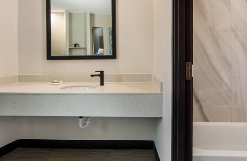 Forest Hill Hotel | Spacious King Room, Scottish Inns, Comfort Close to Tarrant County College