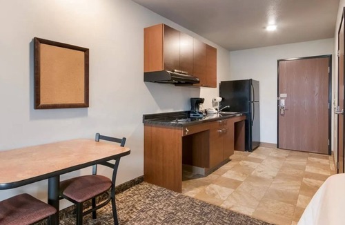 Pasco Hotel | Spacious Kitchen Suites Near Tri-Cities Airport and Columbia River
