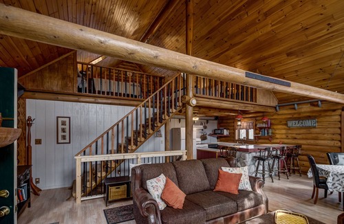 Chetek House | Spacious, Lake Front, Authentic Log Home
