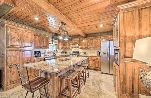 Hoyt Cabin | Spacious Lakeside Getaway w/Fire Pit