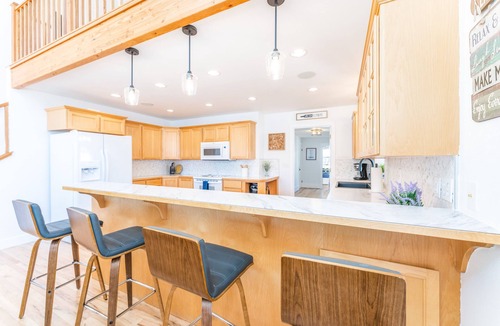 Chelan House | Spacious Lakeside Home: Walk to Beach, Wineries, and Downtown! Ample Parking!