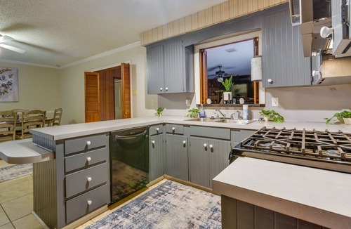 Little Rock House | Spacious Little Rock Home w/Patio - 9 Mi to Dtwn!