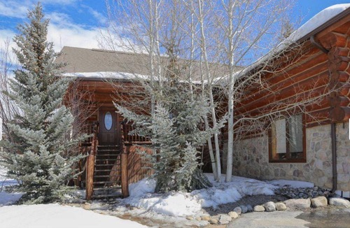 Innsbruck Val Moritz Ski Chalet | Spacious Log home, 3750 sqft. Mountain view, Hot tub, 4 min from Granby Ranch
