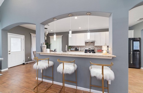 Clodine House | Spacious Luxury 5BR Home Game Room Near Safari Event Center