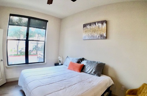 Riverside Terrace Apartment | Spacious Luxury for 6: WiFi, 3 TVs, Pool & Gym