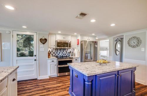 Madisonville House | Spacious Madisonville Estate w/Grill & Pond Views