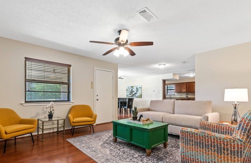 Bedford House | Spacious Mid Cities - 4BR Home - 10 Min to DFW