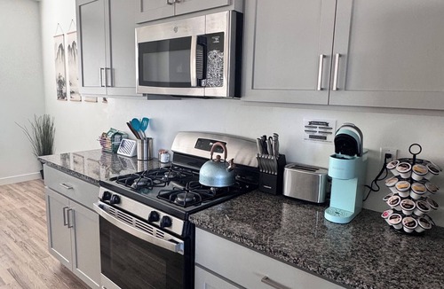 American Fork House | Spacious, modern 4-bedroom townhome with AC in beautiful American Fork