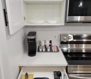 Mapleton Apartment | Spacious & Modern Apartment, close to Universities and Mountains