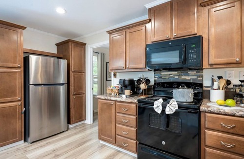 Hemphill Cabin | Spacious Modern Cabin on Toledo Bend Lake with Gorgeous Deck and Patio for an Amazing Family Getaway in Hemphill, Texas