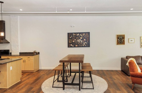 Burlington Apartment | Spacious New & Clean 2 BR Heart of Downtown! 302N