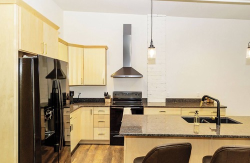 Burlington Apartment | Spacious New & Clean 2 BR Heart of Downtown! 302N