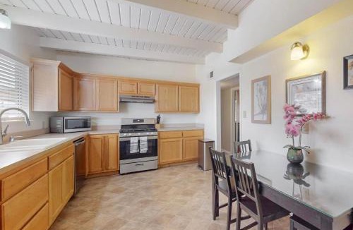 Highland Business Apartment | Spacious Nob Hill duplex, 6 bedrooms, sleeps 12
