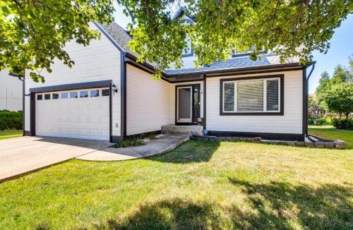Olathe House | Spacious Olathe Home w/Fireplace: Near Parks!