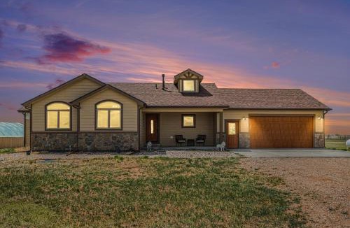 Carpenter House | Spacious ranch w hot tub & fire pit