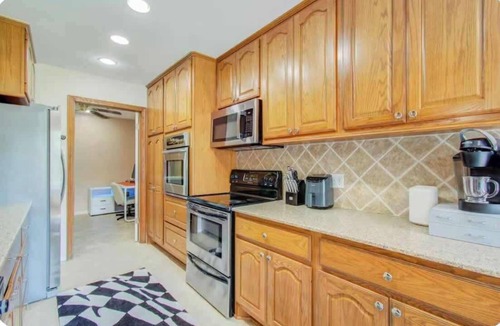 Woodlake - Briar Meadow House | Spacious & Relaxing Retreat | Hot Tub | Backyard Oasis