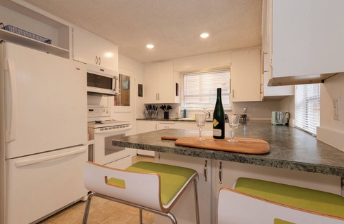 Burien House | Spacious retreat house only 12 miles from Seattle & Minutes 2 SeaTac Airport