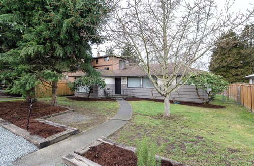 Burien House | Spacious retreat house only 12 miles from Seattle & Minutes 2 SeaTac Airport