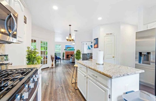 Allen House | Spacious Retreat Pool Oasis | PingPong | Sleeps16