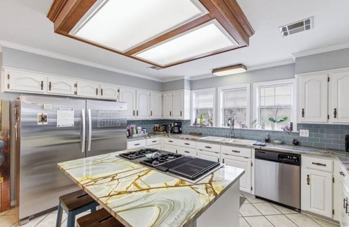 West Monroe House | Spacious Retreat with room for large groups! 2 living areas and a large kitchen.