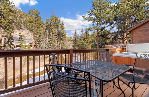 Fall River Estates Condo | Spacious Riverfront Retreat Private Hot Tub